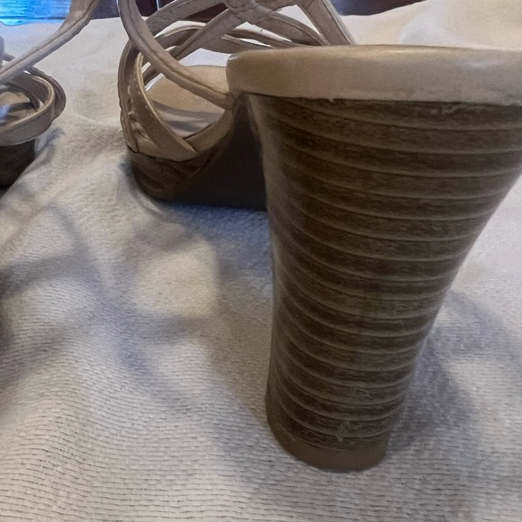 Ladies Tan Strappy heeled Sandals size 8.5 - Picture 13 of 16